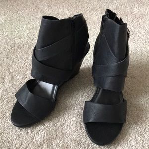 New FOREVER 21 Sandals size 7